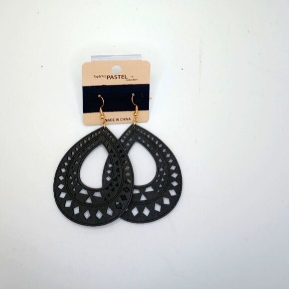 BLACK Tear drop wood carved earrings - Picture 2 of 4